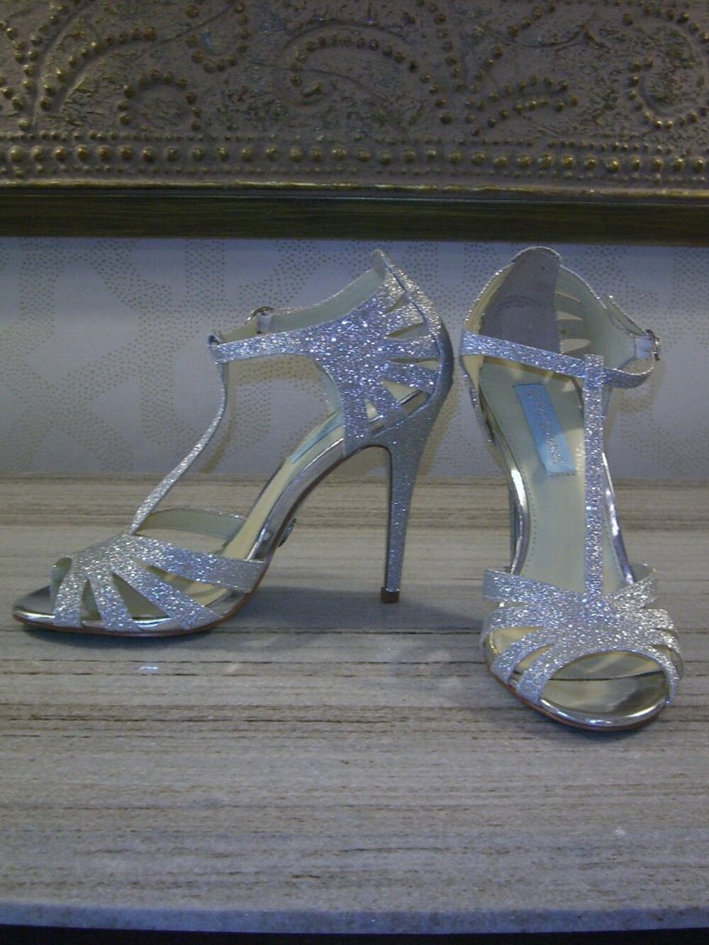 NIB BETSEY JOHNSON SILVER SB-TEE HEELS SHOES 7M